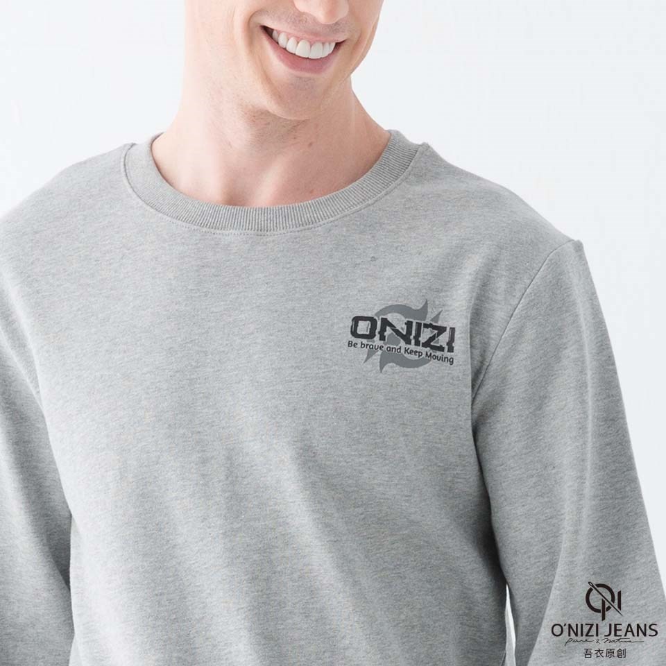 品牌 LOGO 男大學Ｔ